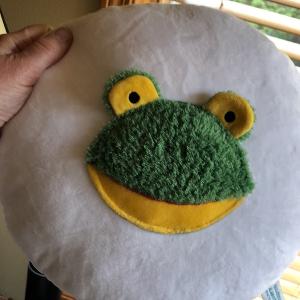 Alan Stuart Froggy pillow, new without tags - Picture 6 of 6